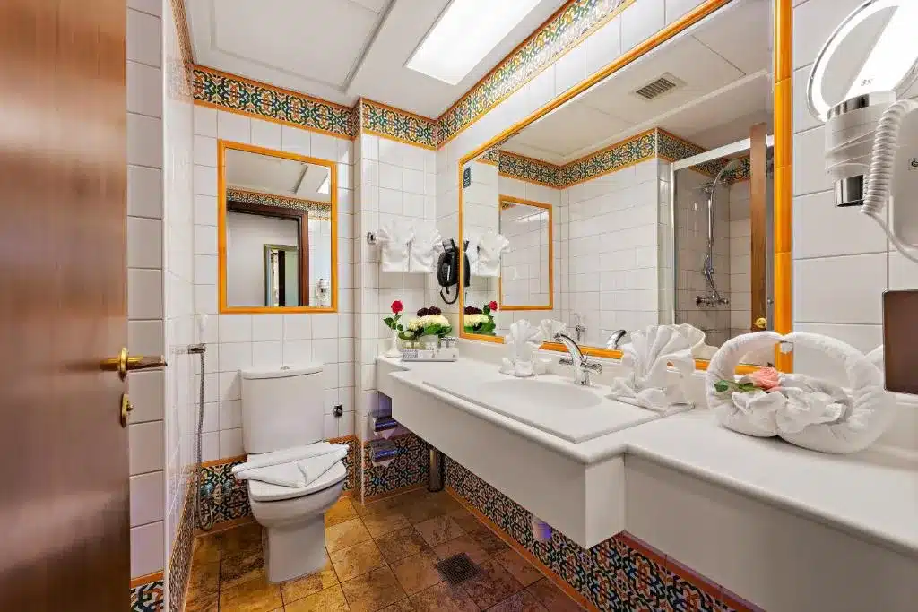 Anjum Makkah Hotel bathroom - Saudia Keys