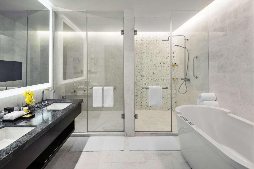 Jabal Omar Hyatt Regency Makkah bathroom - Saudia Keys