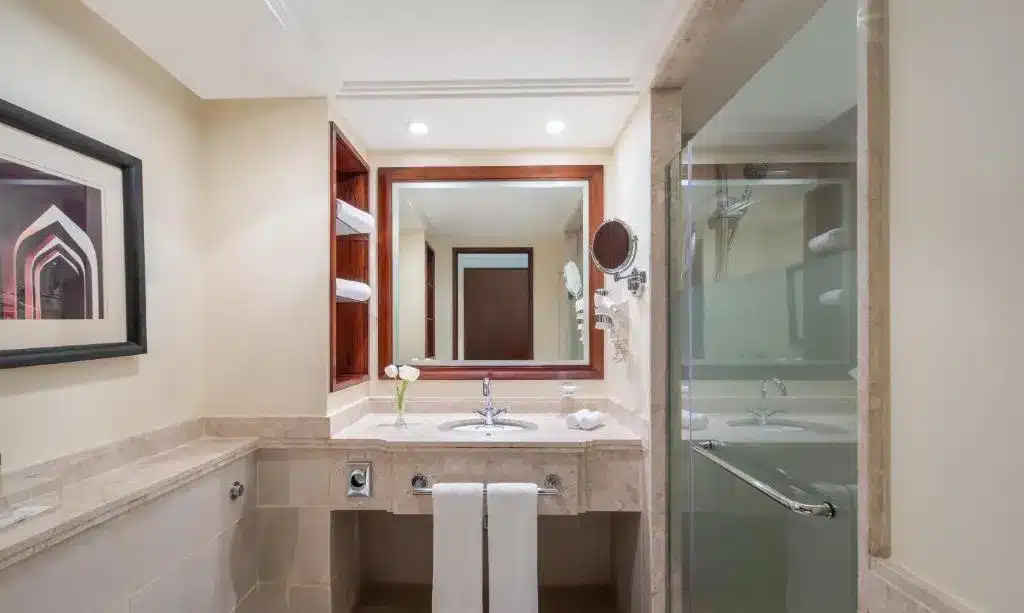 Movenpick Makkah Hajar Tower bathroom - Saudia Keys