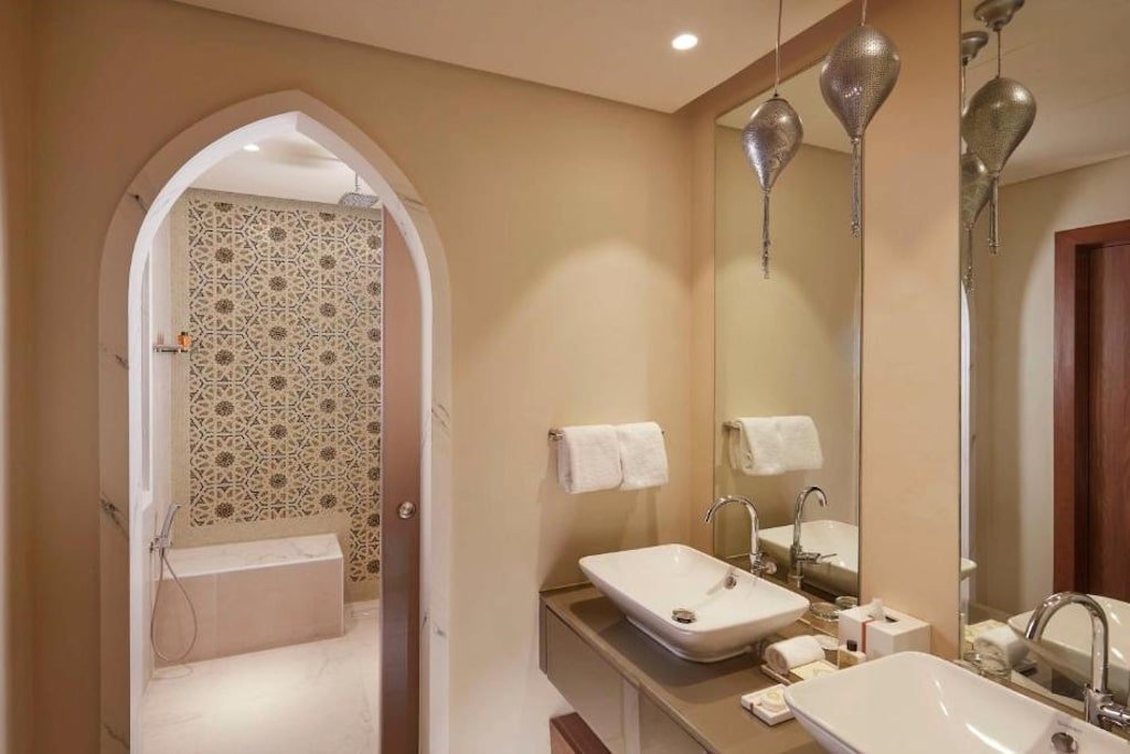 Shaza Makkah bathroom - Saudia Keys